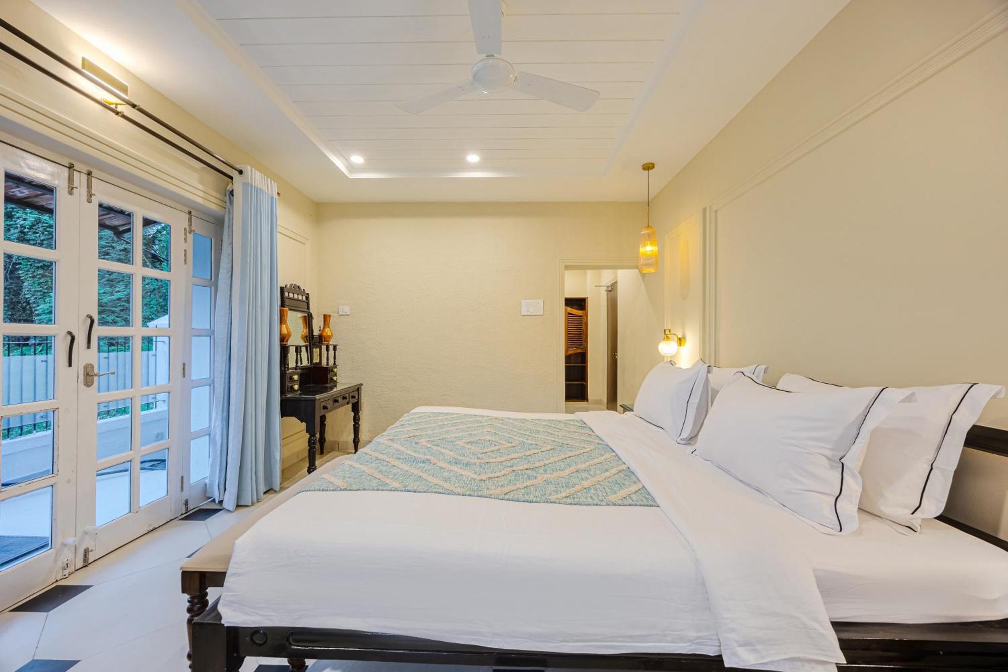 Elivaas 4 Bhk Villa Near Beach With Private Pool & Bar - Casa Boa Vida Кандолим Екстериор снимка