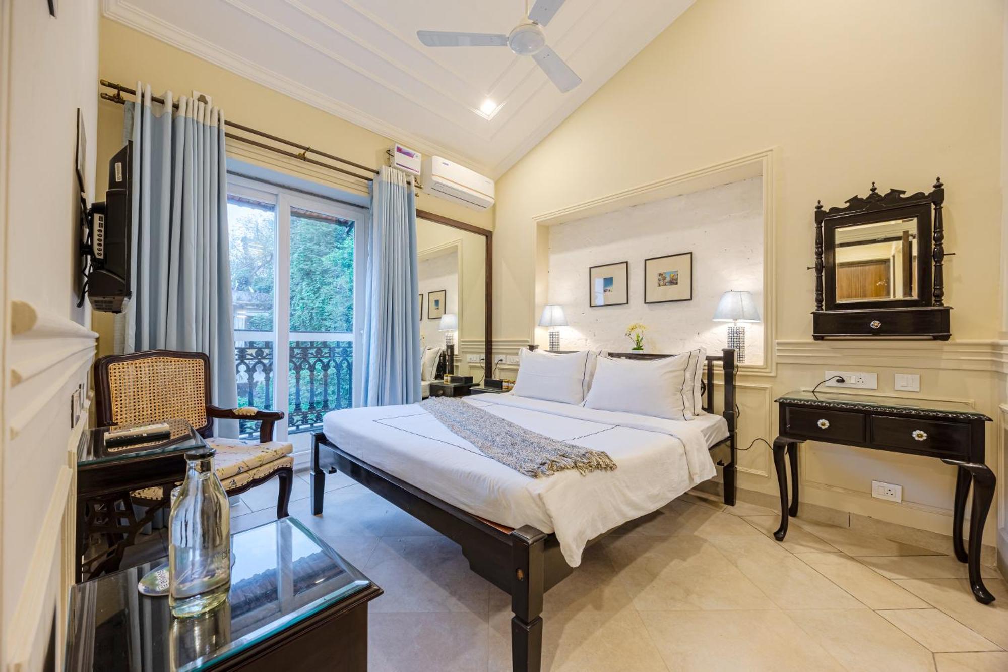Elivaas 4 Bhk Villa Near Beach With Private Pool & Bar - Casa Boa Vida Кандолим Екстериор снимка