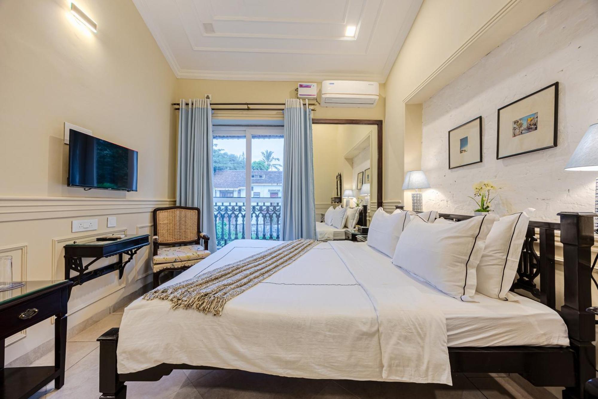 Elivaas 4 Bhk Villa Near Beach With Private Pool & Bar - Casa Boa Vida Кандолим Екстериор снимка